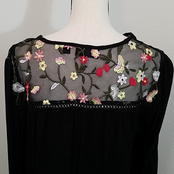 New York & Company Black Floral Top - Picture 3 of 3